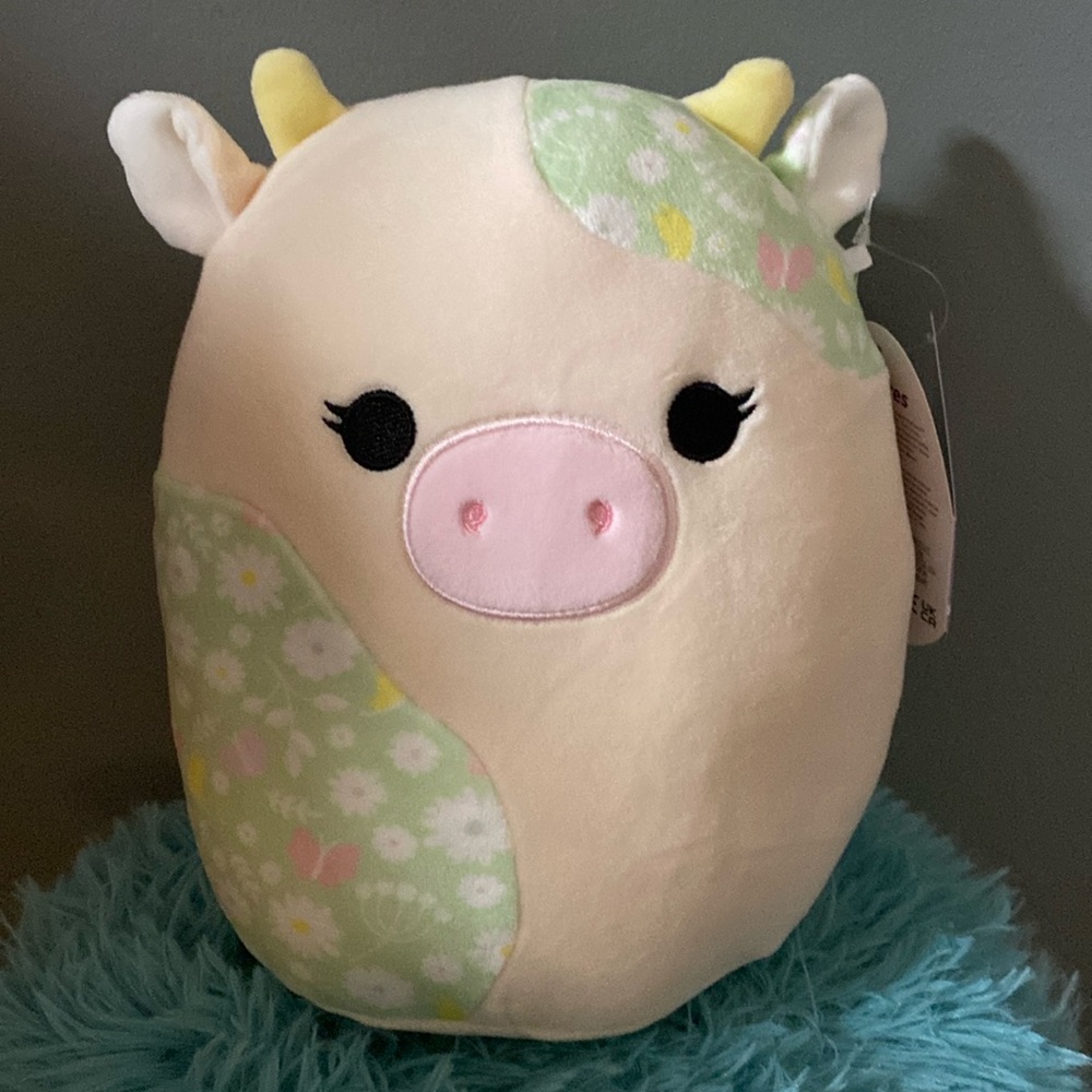 BRAND NEW SQUISHMALLOW EASTER COW NAMED ADA 8”! NWT. SMOKE FREE HOME!